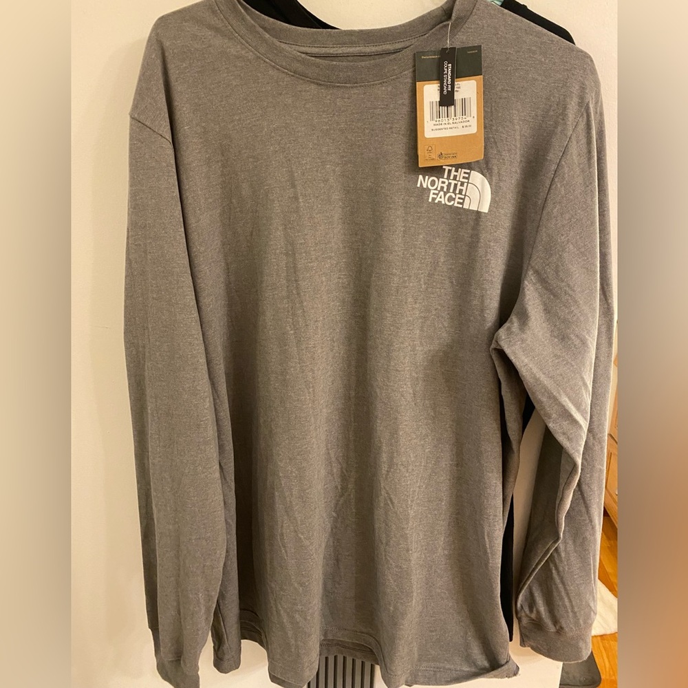 NWT Gray north face longsleeve t-shirt